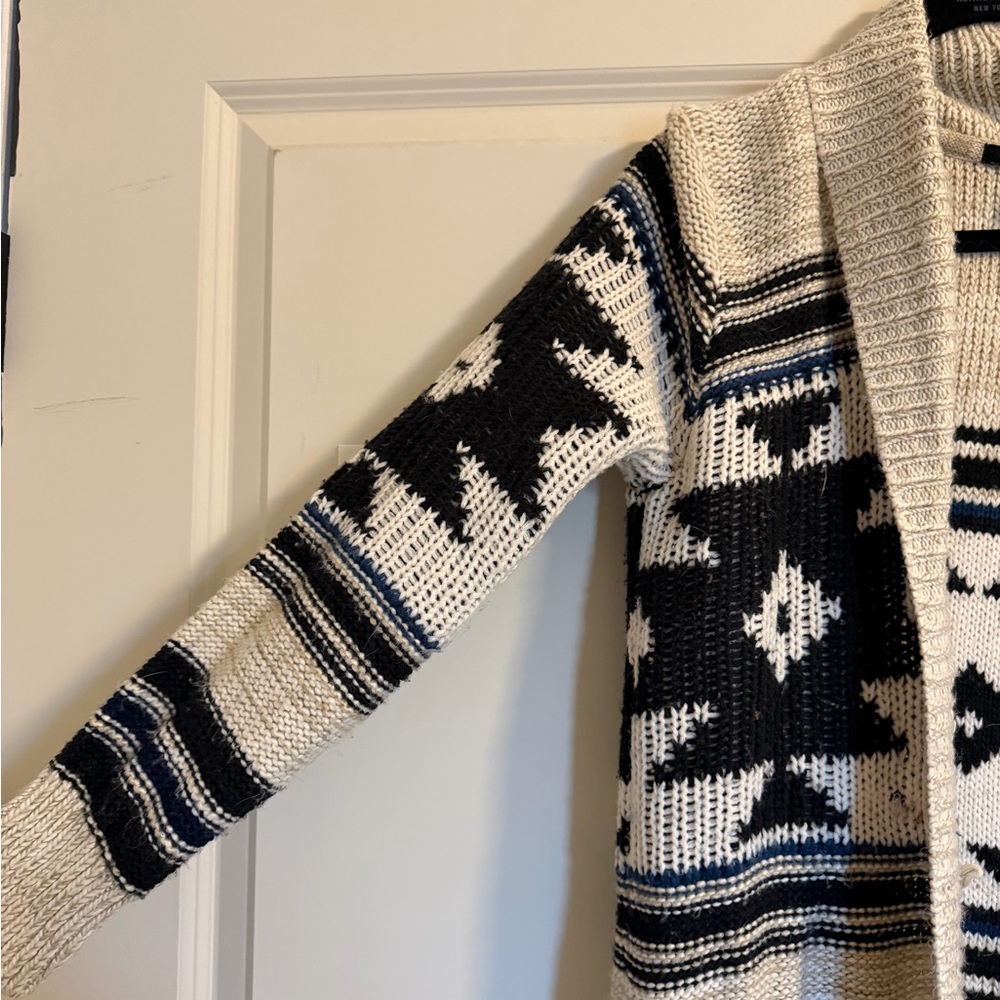 Forever 21 Pattern Cardigan - size small - Picture 4 of 8